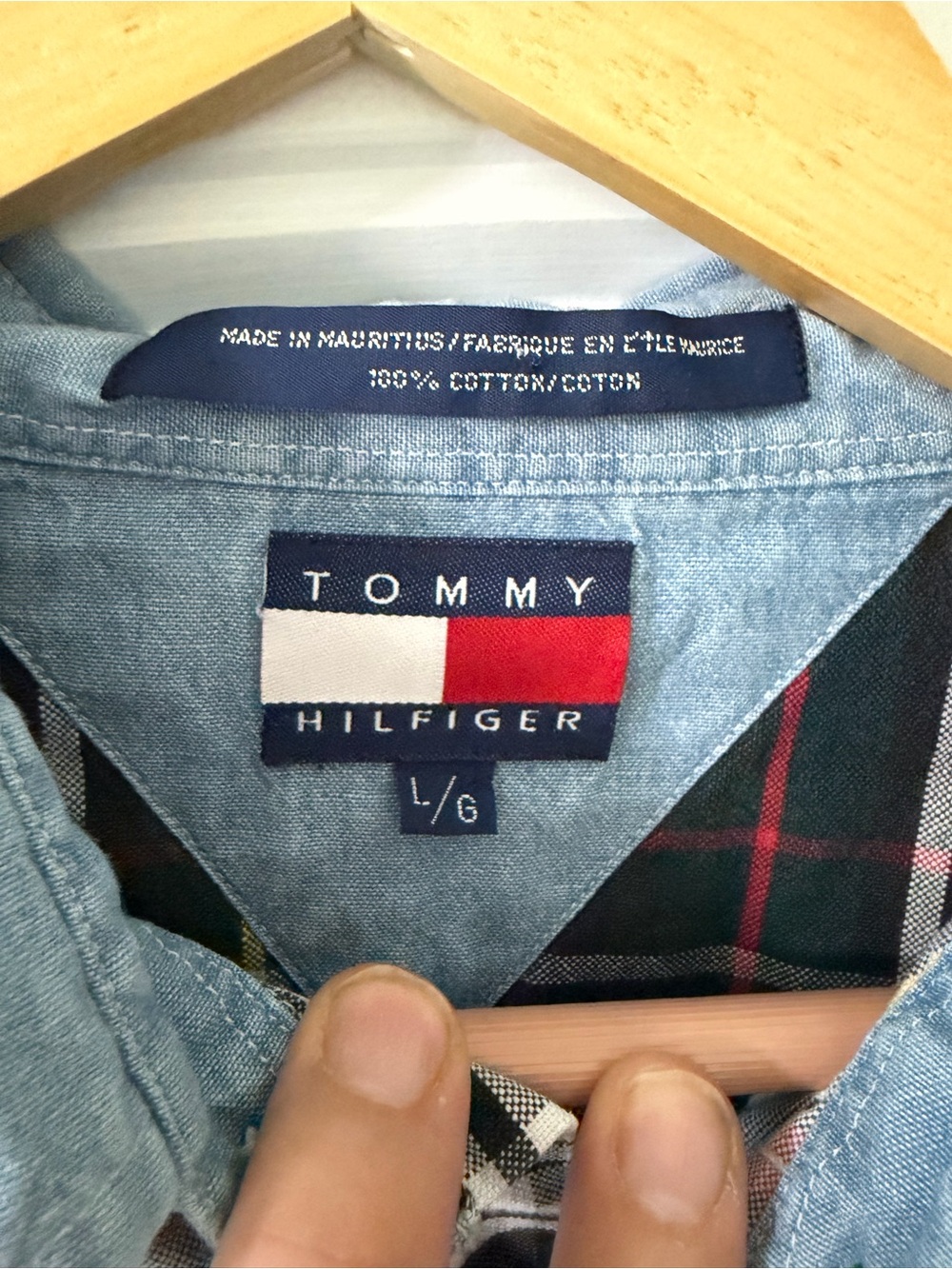 Vintage Tommy Hilfiger Two-Toned Men’s Button Up size Large - Picture 3 of 3